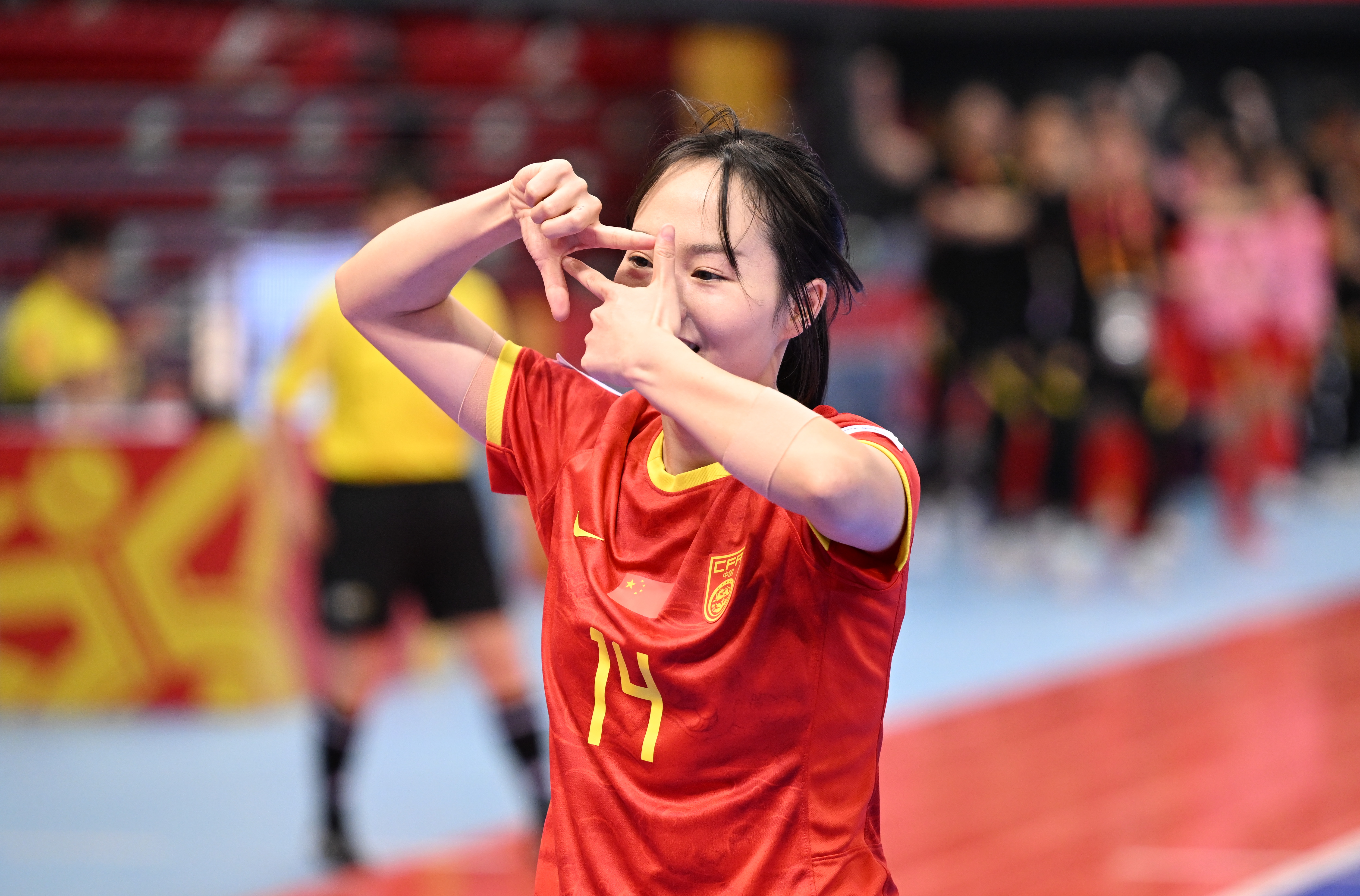 包含国内足球比赛：女子队伍实力不容小觑的词条