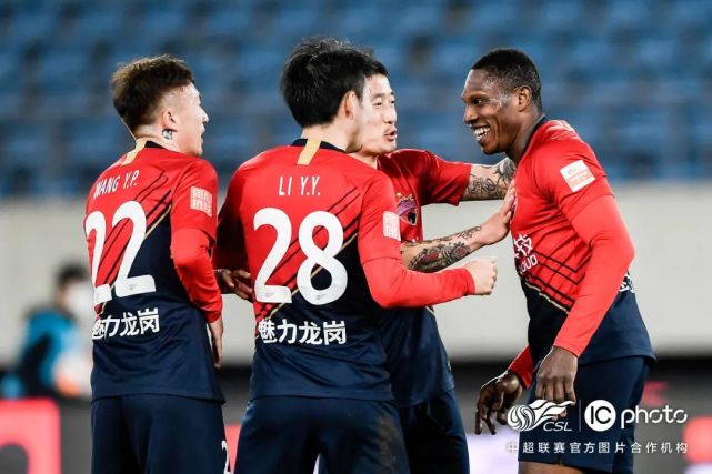深圳佳兆业防线失守，惨遭对手零封