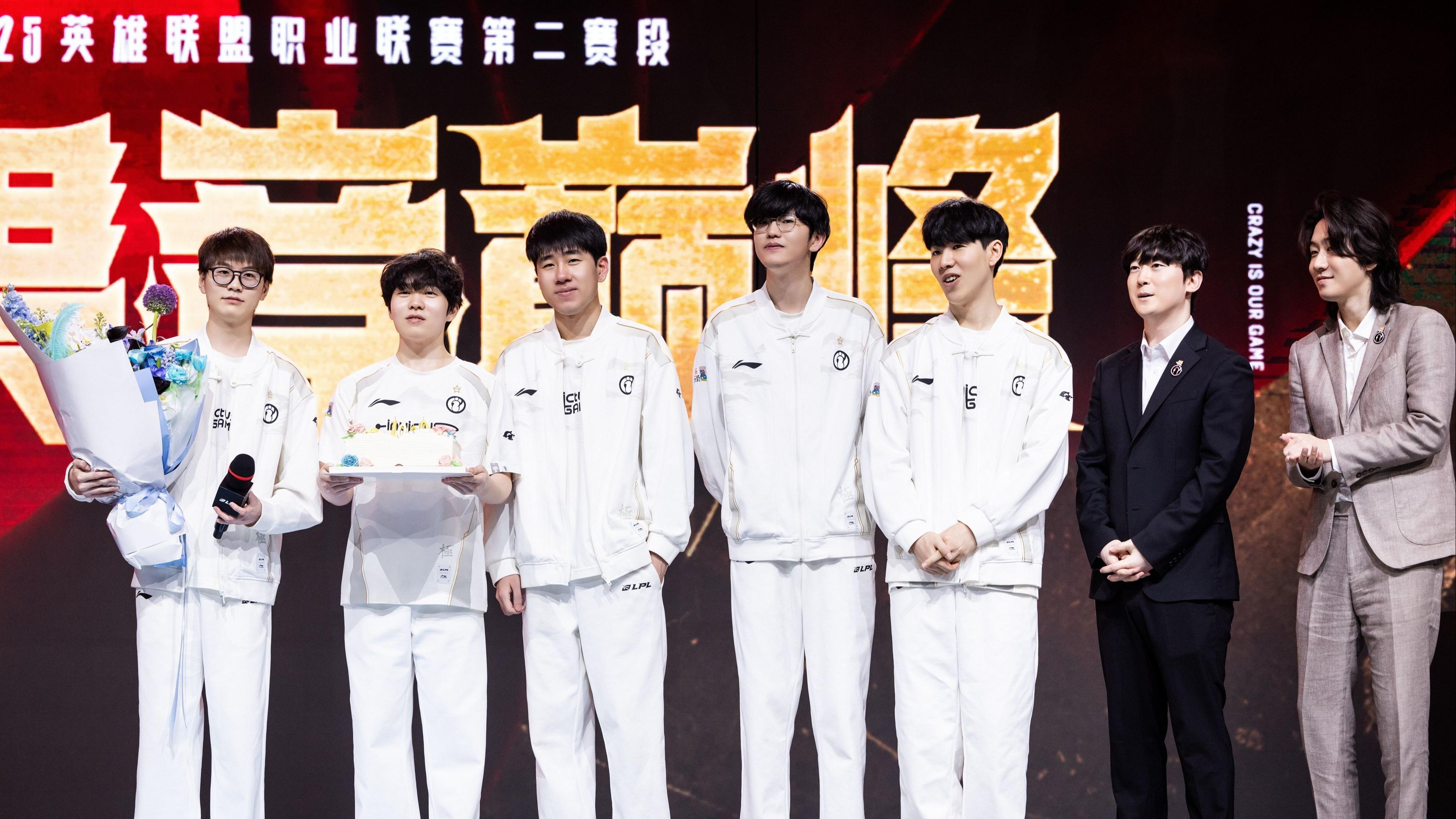 IG轻取DFM，JackeyLove团战一打五全球总决赛3:0（巴黎）