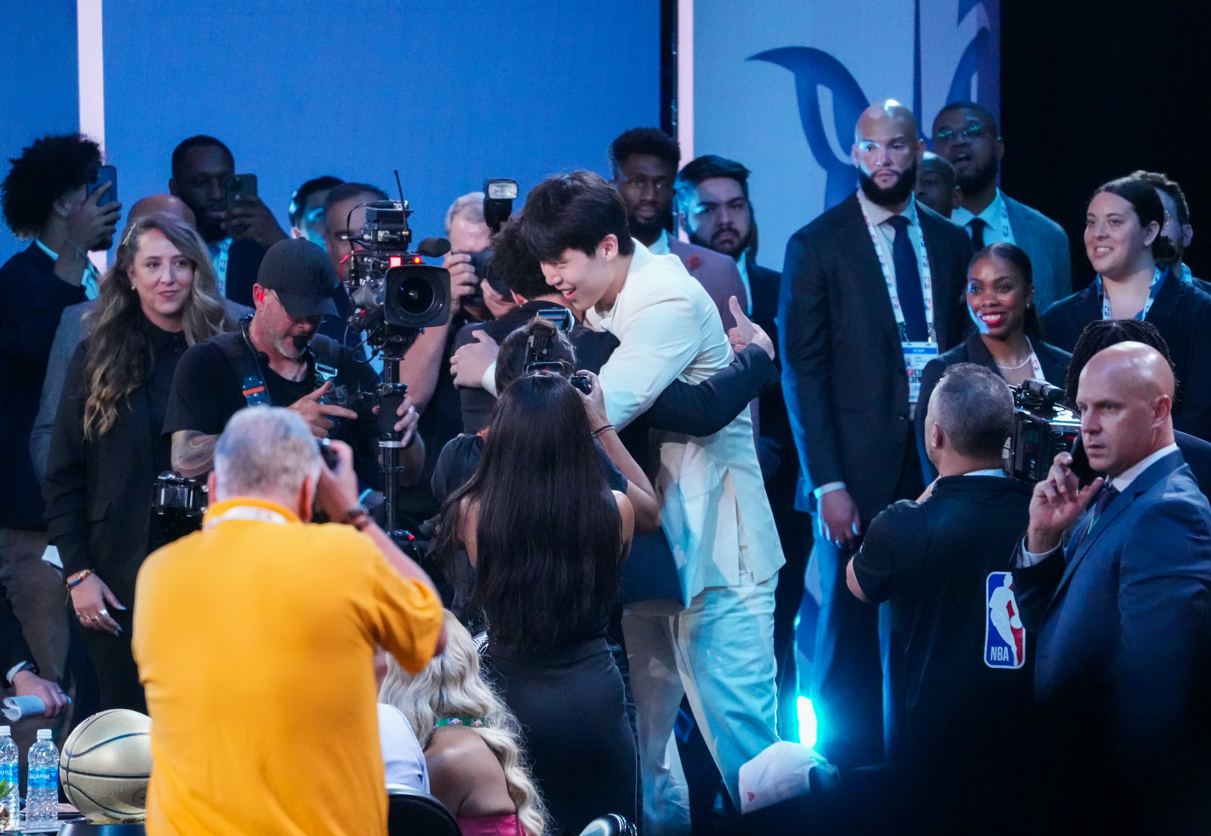 NBA选秀大会新秀集体亮相