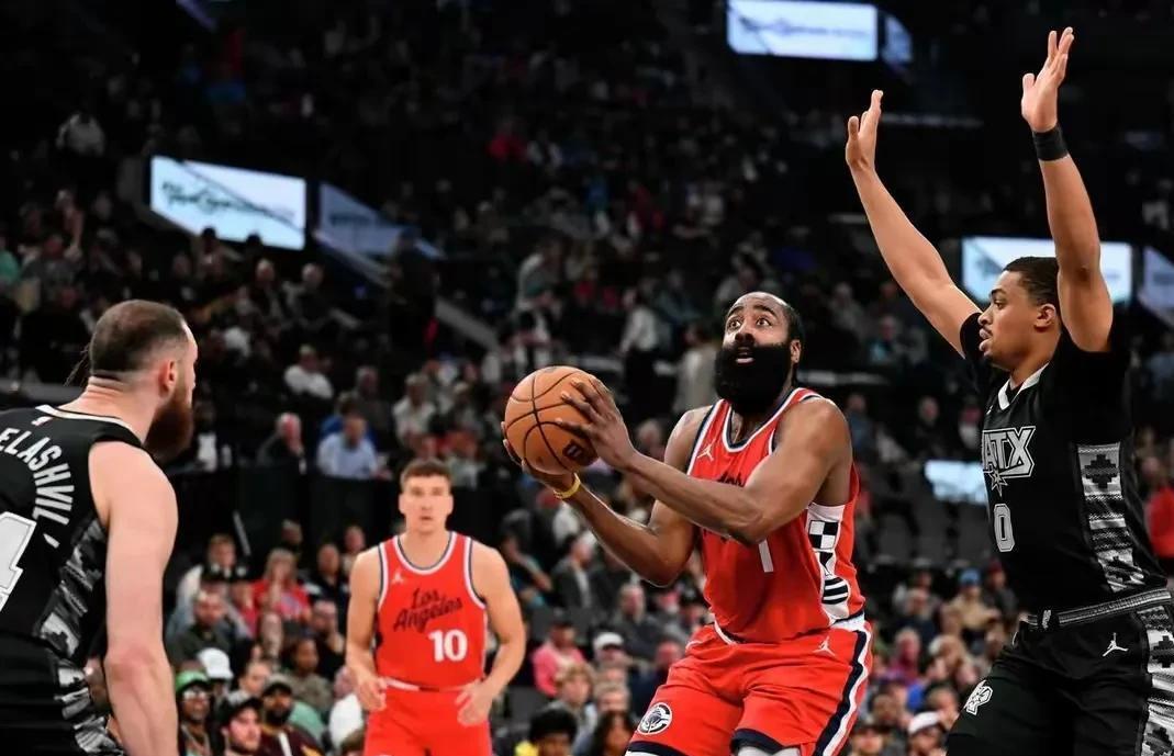 马刺绝杀意大利男篮，哈登一己之力扛起全队的简单介绍