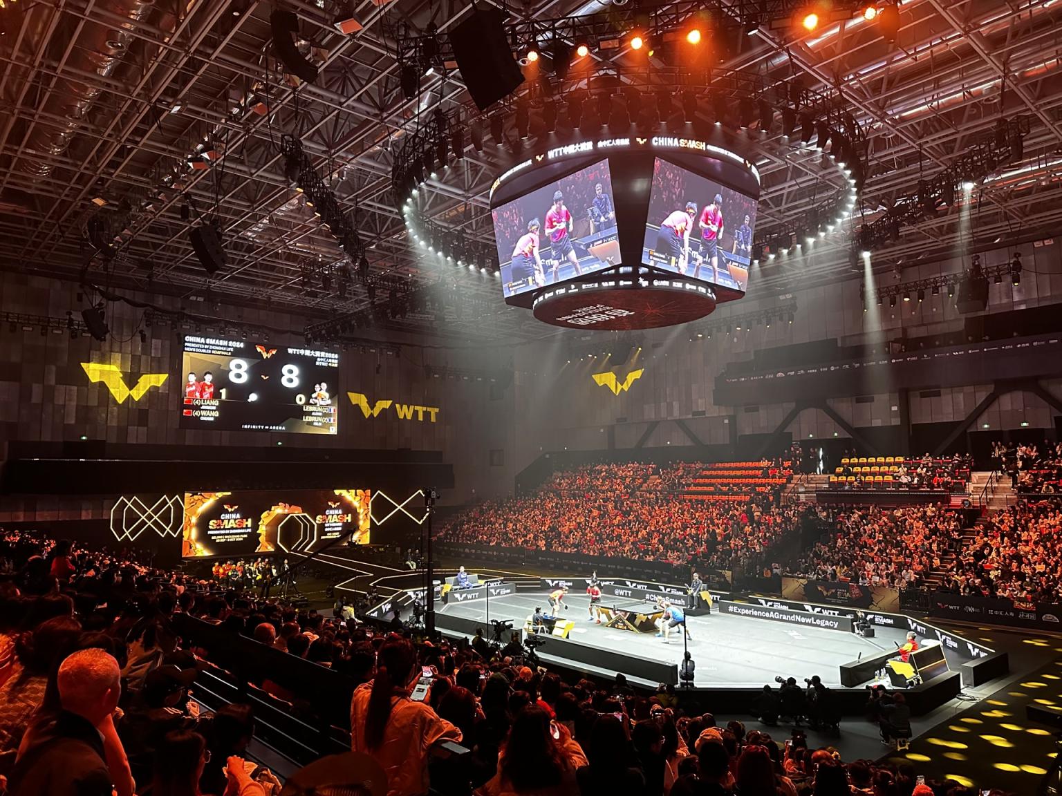 开云体育在线-场面火爆！冰球观众席沸腾不已的简单介绍