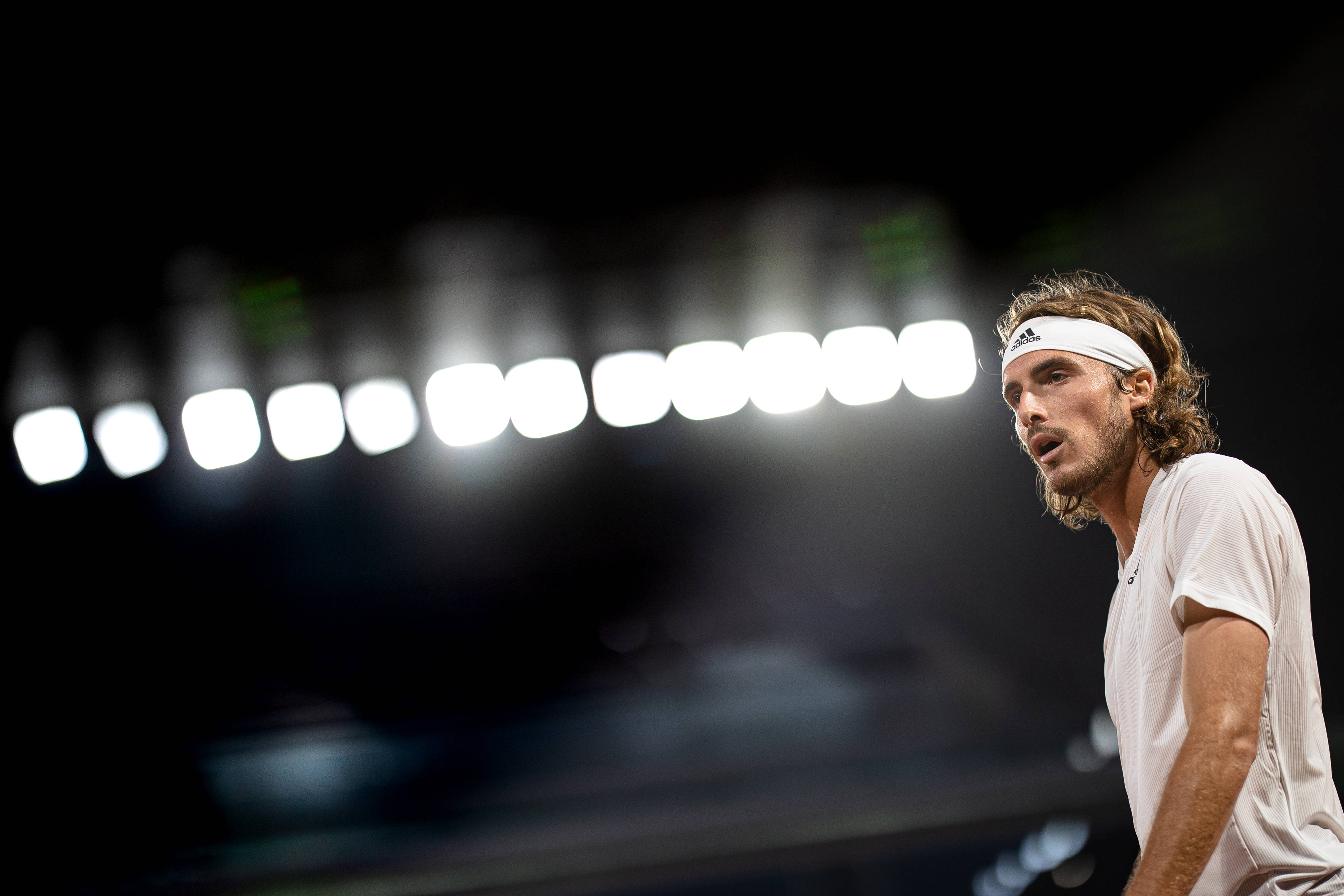 法网逆转美网，西西帕斯点燃赛场