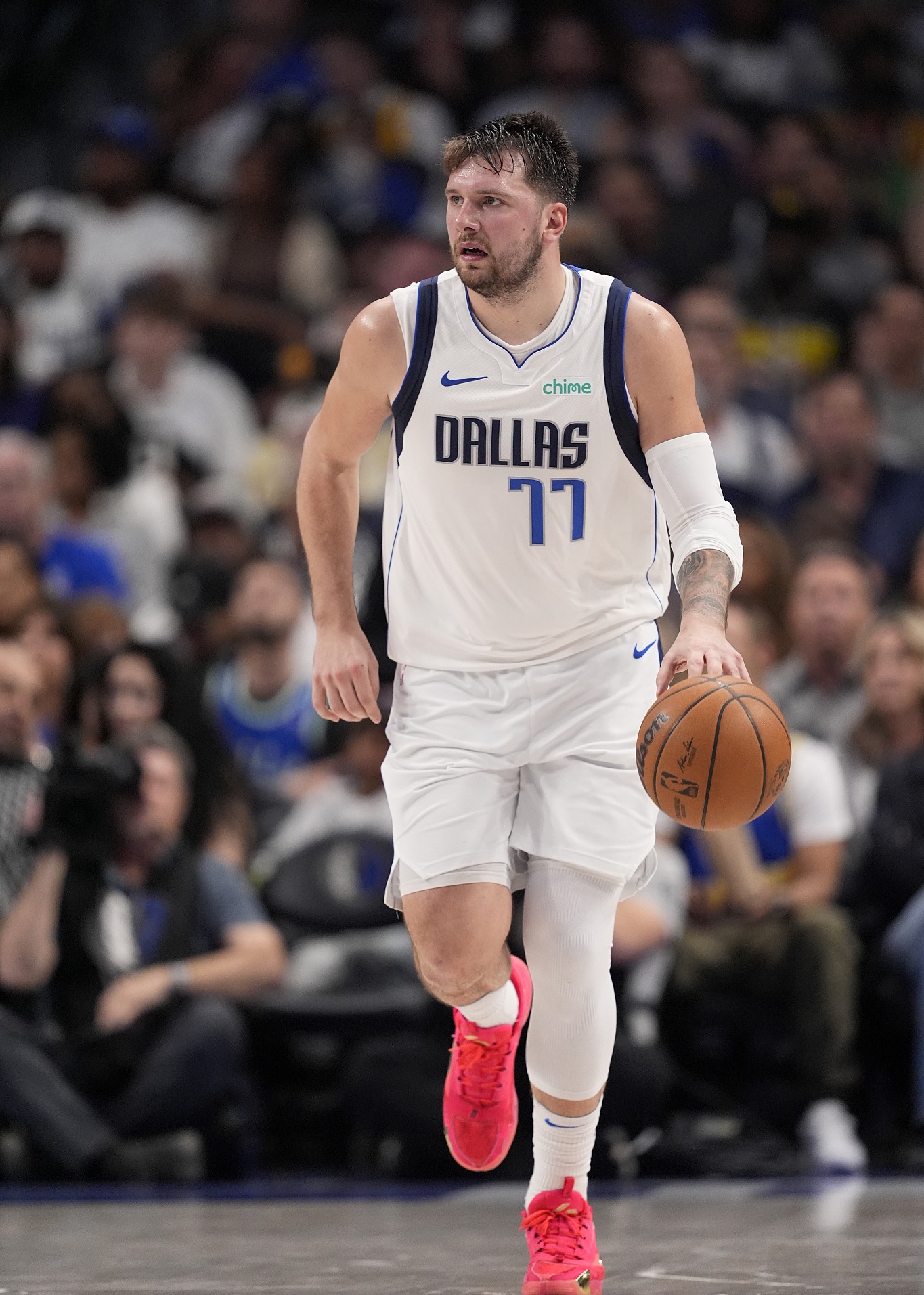 拉文完成里程碑，独行侠制霸鹈鹕